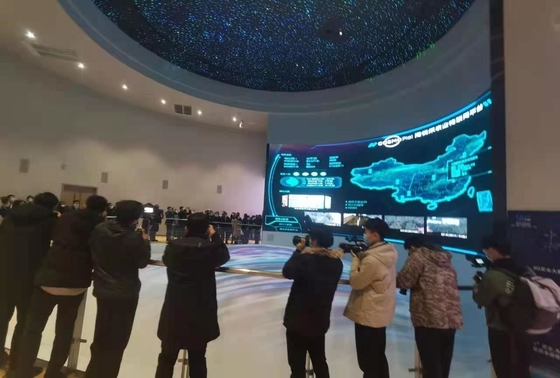Display LED curvo de alta precisão Brilho do ecrã Consistência da cor Sem fantasmas